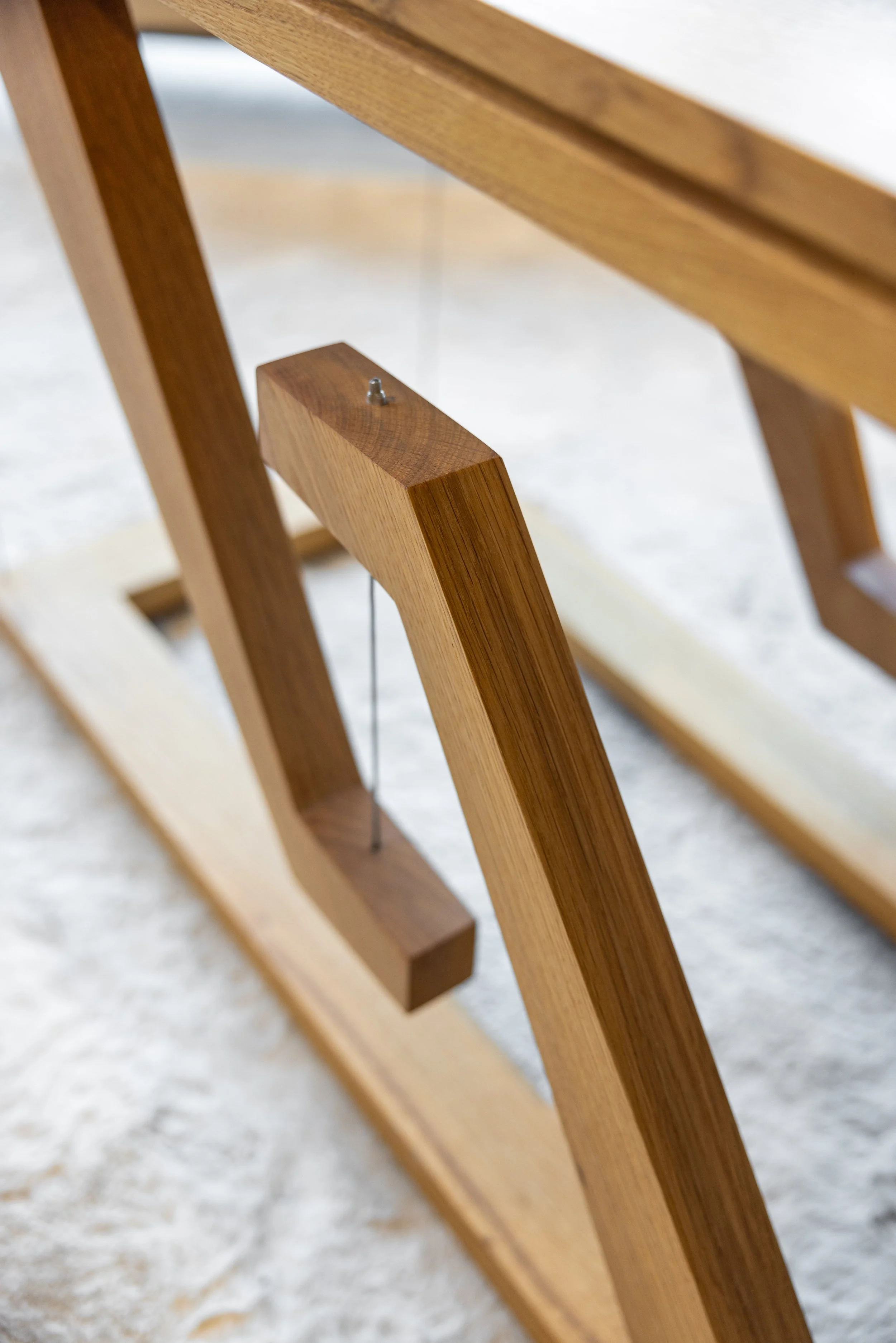 Zwevende sidetable van Born of Wood.