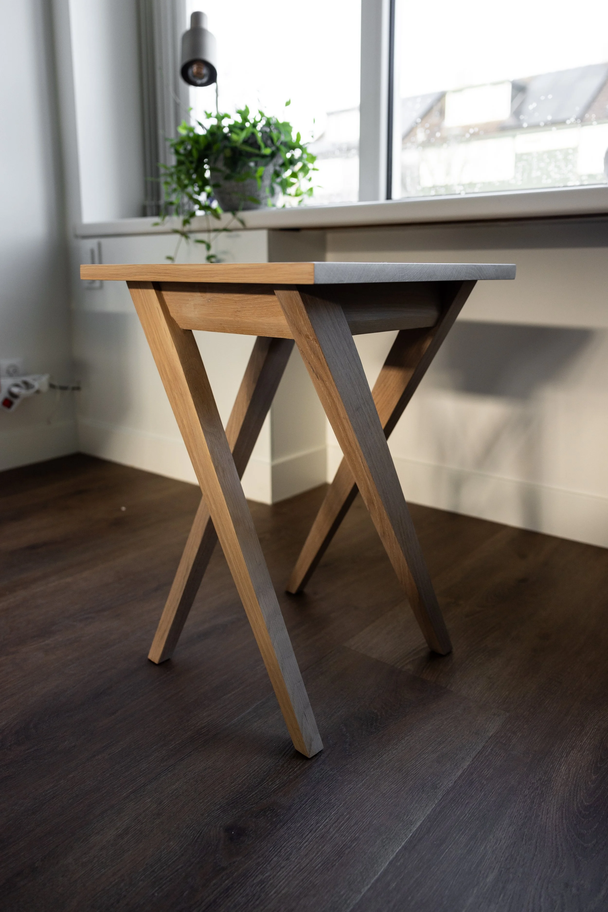 Bijzettafel van Born of Wood.